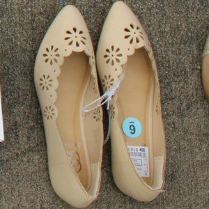 Daisy Fuentes Flats
